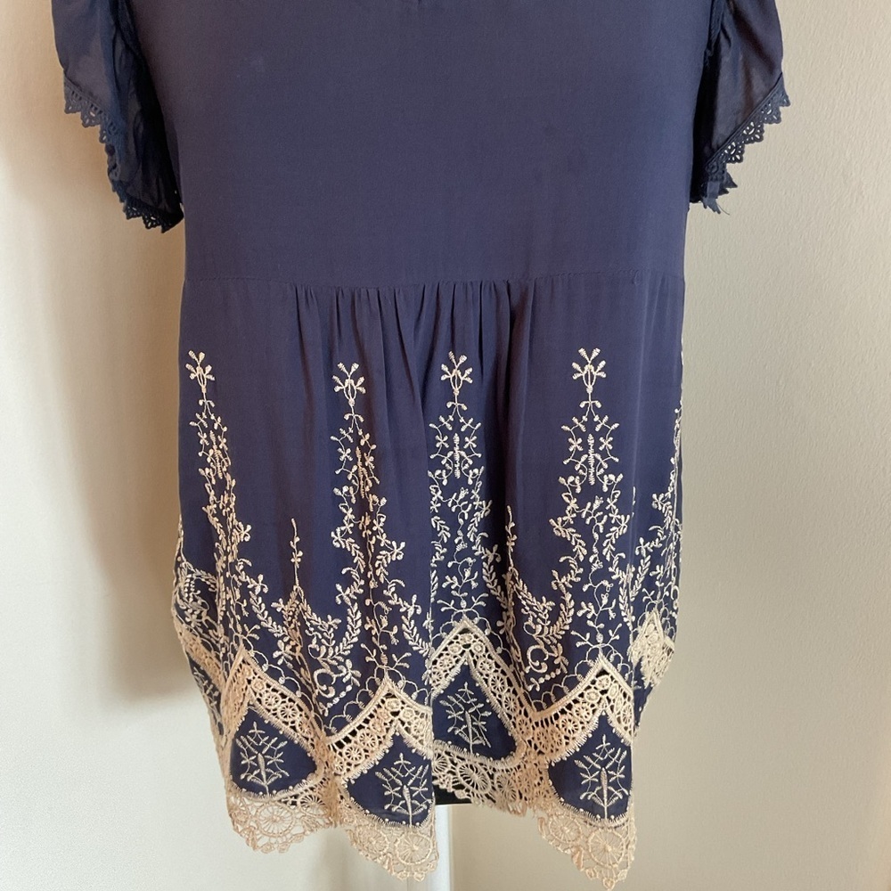 Source Unknown Blue Cream Ruffled Cap Sleeve Embroidered Boho Blouse Top Large - Picture 3 of 10